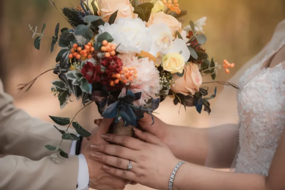 The Art of Giving Flowers Gift_ Guide to Meaningful Floral Gifts